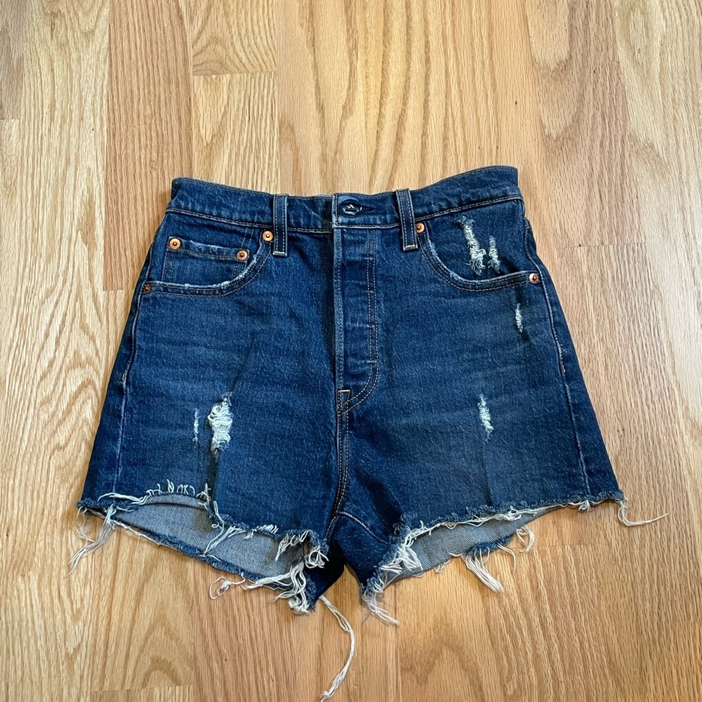 Levi’s premium ribcage dark navy shorts